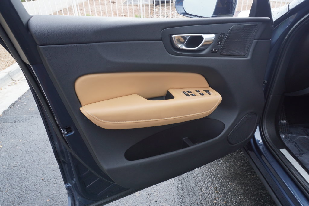 Used 2021 Volvo XC60 T5 Inscription AWD/4WD image 16