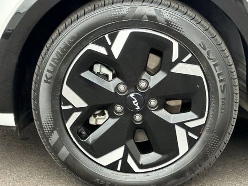 Certified 2023 Kia Niro Wind w/ Wind Preserve Package FWD image 35