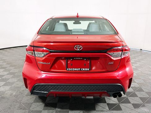 Used 2021 Toyota Corolla SE FWD image 4