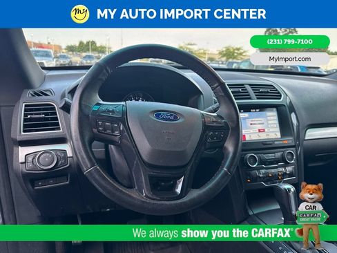 Used 2017 Ford Explorer XLT w/ Equipment Group 202A AWD/4WD image 9