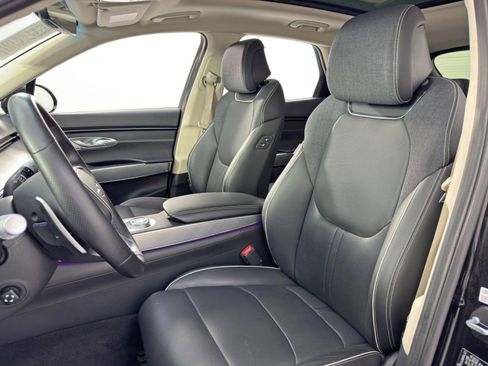 Used 2024 Genesis Electrified GV70 Advanced image 43