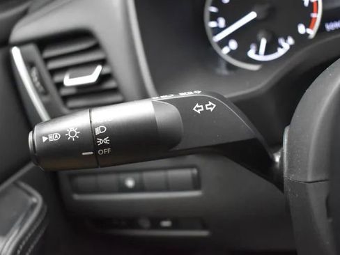 Used 2024 Nissan Rogue SV AWD/4WD image 25