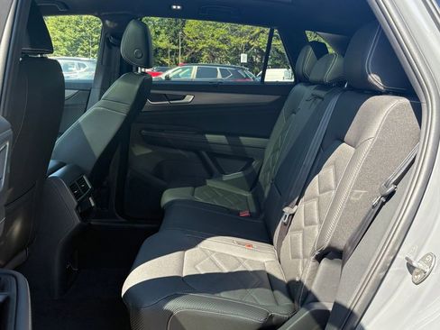 New 2026 Volkswagen Atlas Cross Sport SE image 12