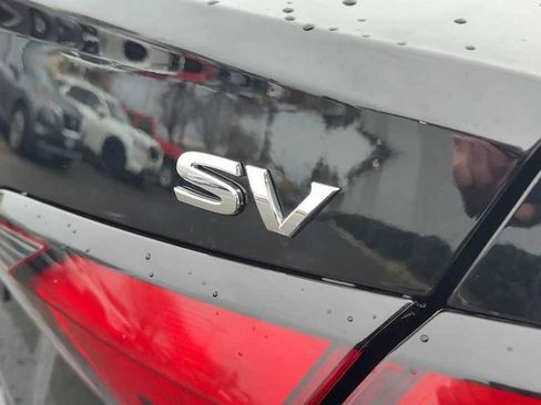 Used 2023 Nissan Versa SV image 7