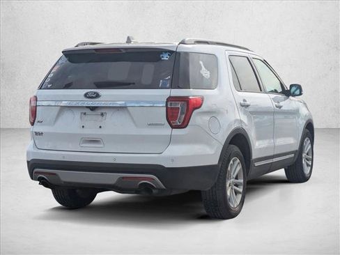 Used 2016 Ford Explorer XLT w/ Equipment Group 202A image 5