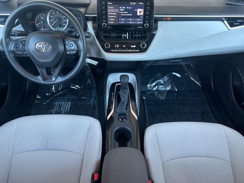 Used 2022 Toyota Corolla LE FWD image 3
