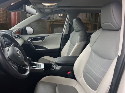 Used 2022 Toyota RAV4 Limited image 19