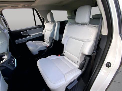 Used 2025 Ford Expedition Platinum w/ Driver's Package AWD/4WD image 21