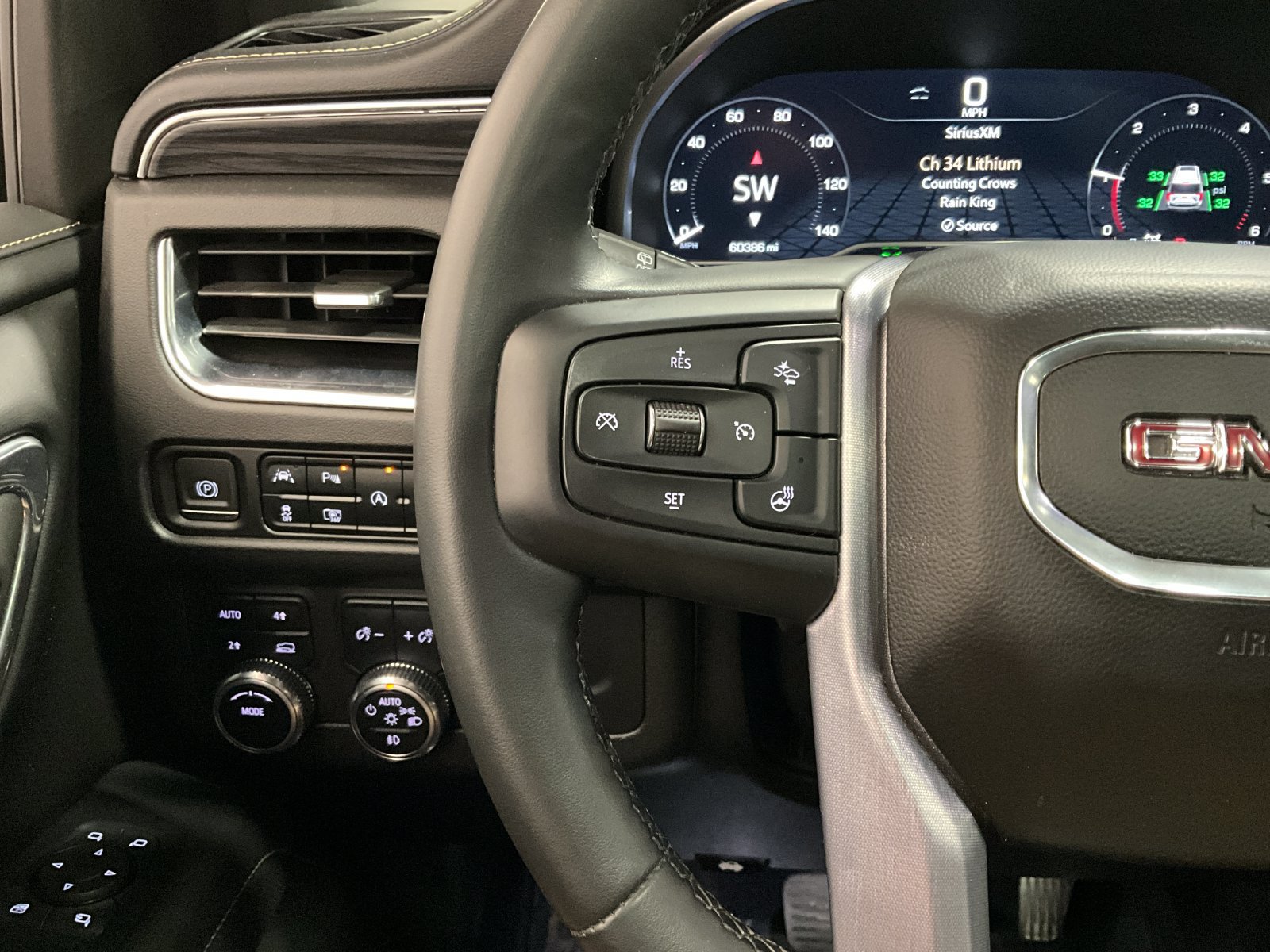 Used 2023 GMC Yukon XL SLT w/ SLT Premium Package AWD/4WD image 19