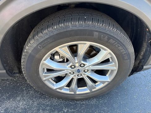 Used 2024 Ford Explorer XLT w/ Equipment Group 202A AWD/4WD image 27