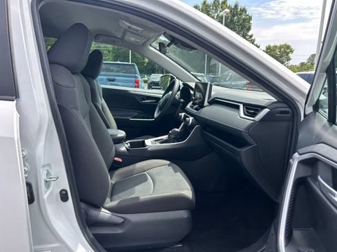 Used 2025 Toyota RAV4 XLE FWD image 19