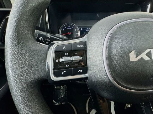 Used 2023 Kia Sorento LX image 30