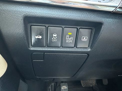 Used 2014 Toyota Avalon Limited FWD image 19