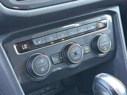 Used 2021 Volkswagen Tiguan SE image 14