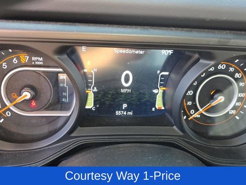 Used 2025 Jeep Gladiator Rubicon w/ Technology Group AWD/4WD image 13