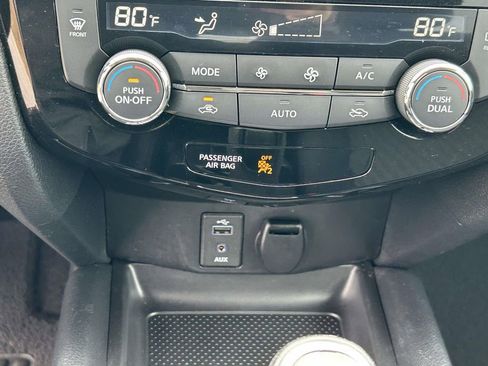 Used 2017 Nissan Rogue SV w/ Midnight Edition FWD image 24