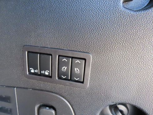 Used 2018 Cadillac Escalade Premium Luxury RWD image 24