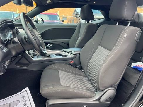 Used 2022 Dodge Challenger SXT w/ Driver Convenience Group RWD image 21