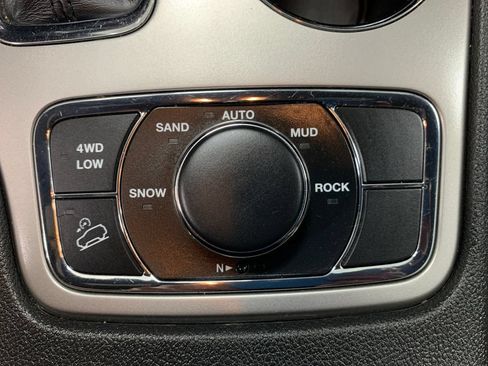 Used 2019 Jeep Grand Cherokee Limited AWD/4WD image 15