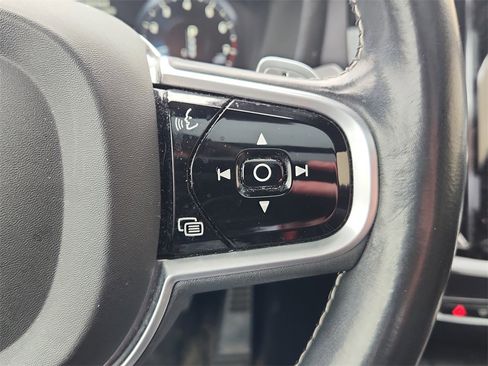 Used 2019 Volvo S60 T6 R-Design image 17