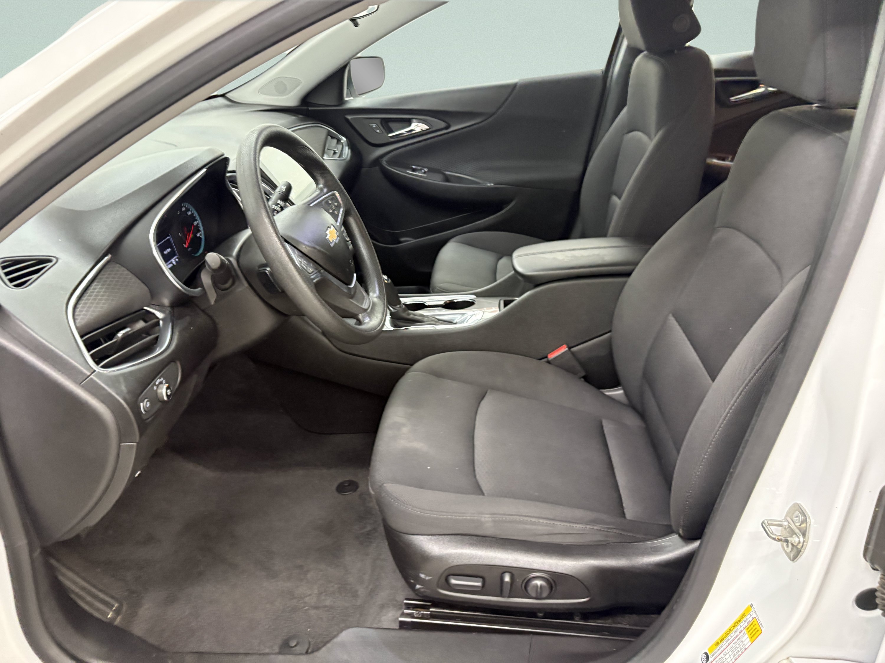 Used 2019 Chevrolet Malibu LT FWD image 11