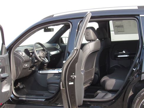 Used 2023 Mercedes-Benz GLB 250 4MATIC image 14