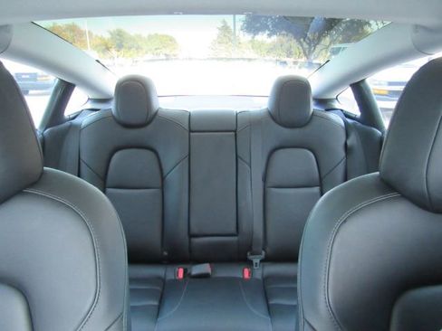 Used 2022 Tesla Model 3 Standard Range image 34