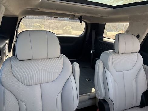Used 2023 Hyundai Palisade Calligraphy image 13