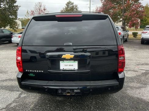 Used 2014 Chevrolet Suburban LS image 6