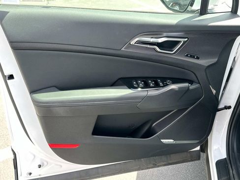 New 2025 Kia Sportage SX image 12