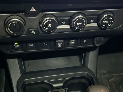 Used 2019 Toyota Tacoma TRD Sport w/ Technology Package AWD/4WD image 19