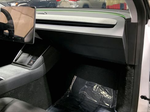 Used 2026 Tesla Model Y AWD image 19