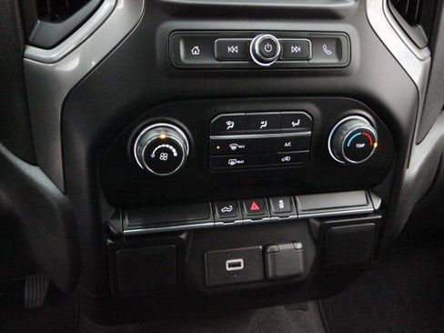 Used 2020 Chevrolet Silverado 1500 Custom w/ Custom Value Package image 17