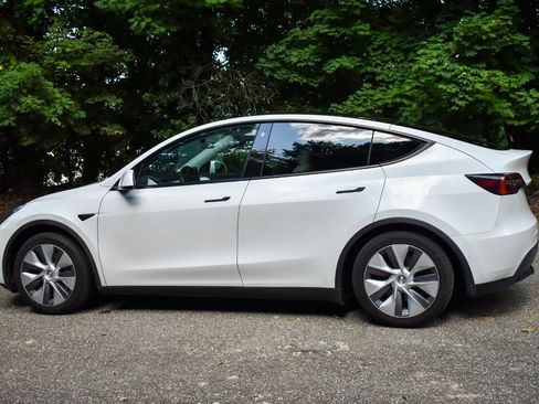 Used 2021 Tesla Model Y 2WD image 4