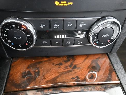 Used 2013 Mercedes-Benz C 300 4MATIC Sedan image 17