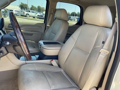 Used 2013 Cadillac Escalade AWD image 21