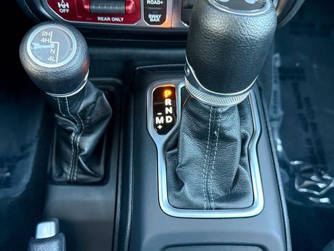 Used 2024 Jeep Wrangler Unlimited Rubicon image 35