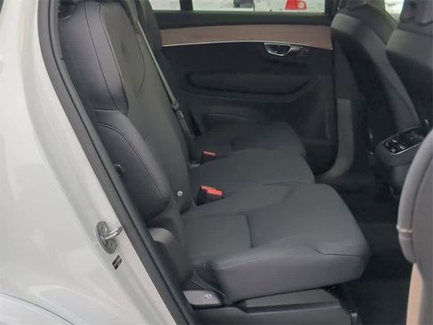 Certified 2025 Volvo XC90 B5 Core w/ Protection Package Premier image 19