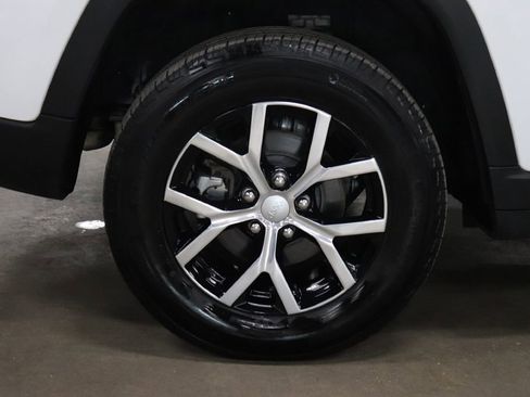 Used 2025 Jeep Grand Cherokee Limited image 31