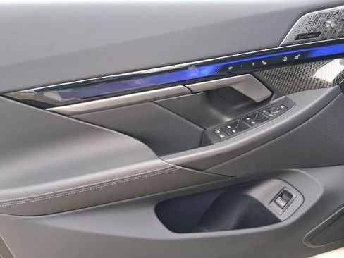 Used 2025 BMW M5 w/ Executive Package image 10