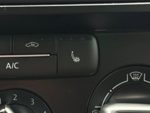 Used 2016 Volkswagen Jetta SE FWD image 34