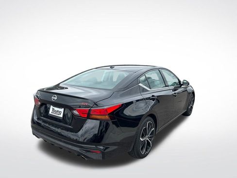 Used 2023 Nissan Altima 2.5 SR FWD image 5