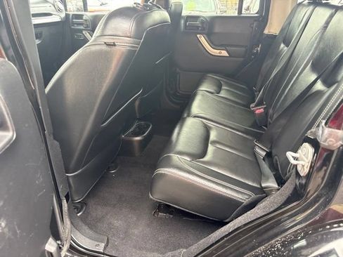 Used 2015 Jeep Wrangler Unlimited Rubicon w/ Connectivity Group AWD/4WD image 16
