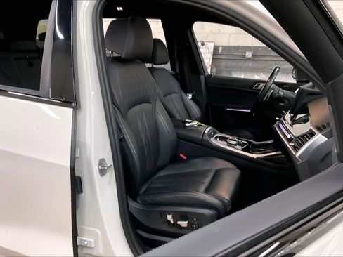Used 2023 BMW X7 xDrive40i w/ M Sport Package image 10