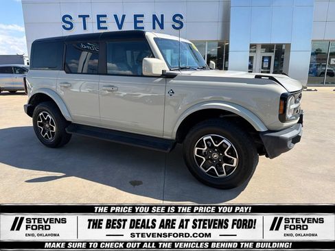 Used 2025 Ford Bronco Outer Banks AWD/4WD image 3