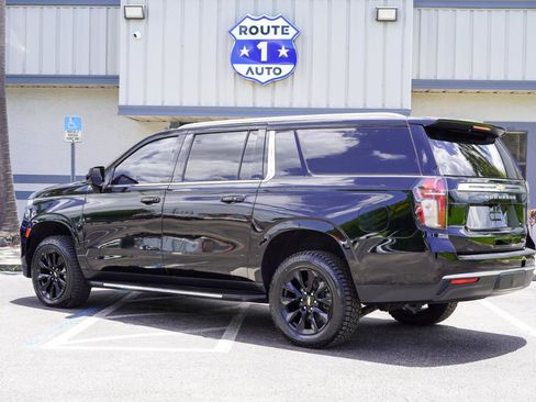Used 2021 Chevrolet Suburban LT AWD/4WD image 3