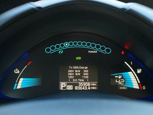 Used 2015 Nissan Leaf SL w/ Premium Package image 30