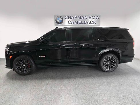 Used 2024 Cadillac Escalade ESV V w/ LPO, ONYX Package AWD/4WD image 3