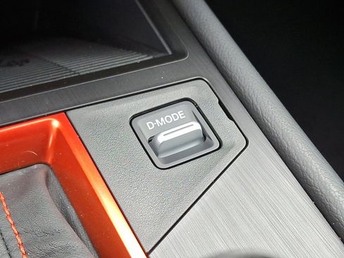 Certified 2025 Nissan Kicks SR image 26