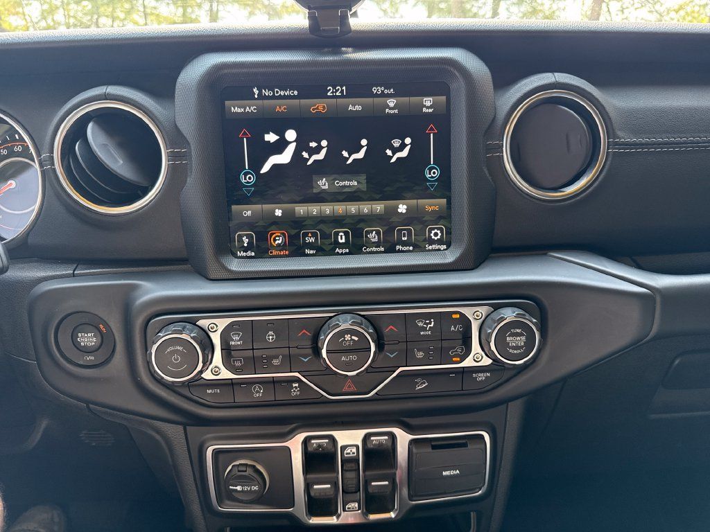Used 2019 Jeep Wrangler Unlimited Sahara w/ Uconnect 4C Nav & Sound Group AWD/4WD image 19